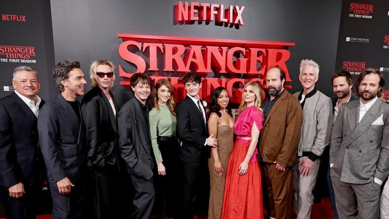 一部死宅含量爆表的非主流剧,何以成为近十年全球最大爆款?